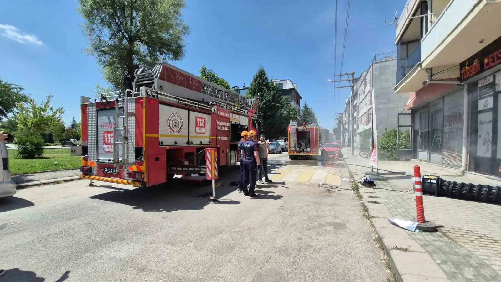 Eskişehir’de iş yeri yangını, dumandan etkilenen 6 kişi hastaneye kaldırıldı