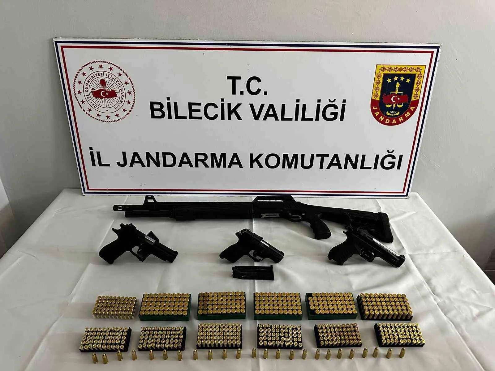 Evden cephanelik çıktı
