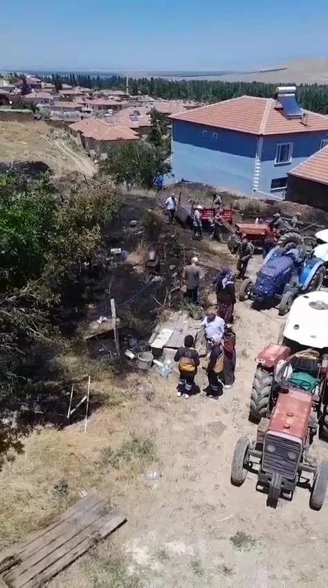 Evin avlusunda çıkan yangın büyümeden söndürüldü