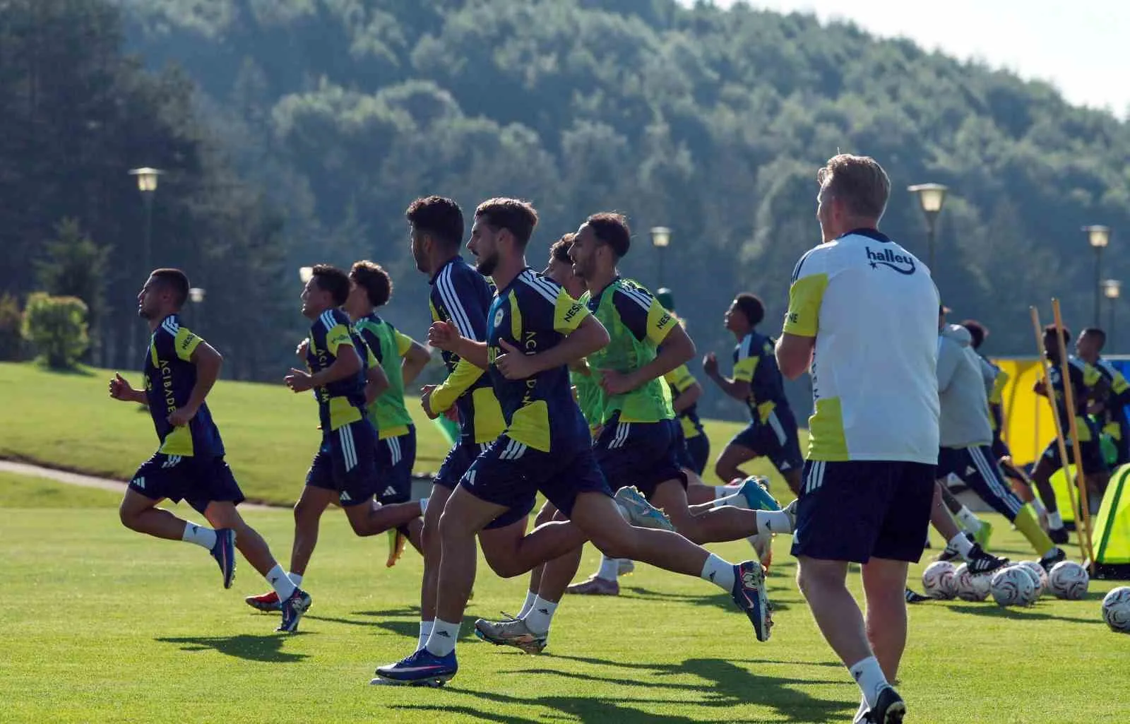 Fenerbahçe günü çift antrenmanla tamamladı