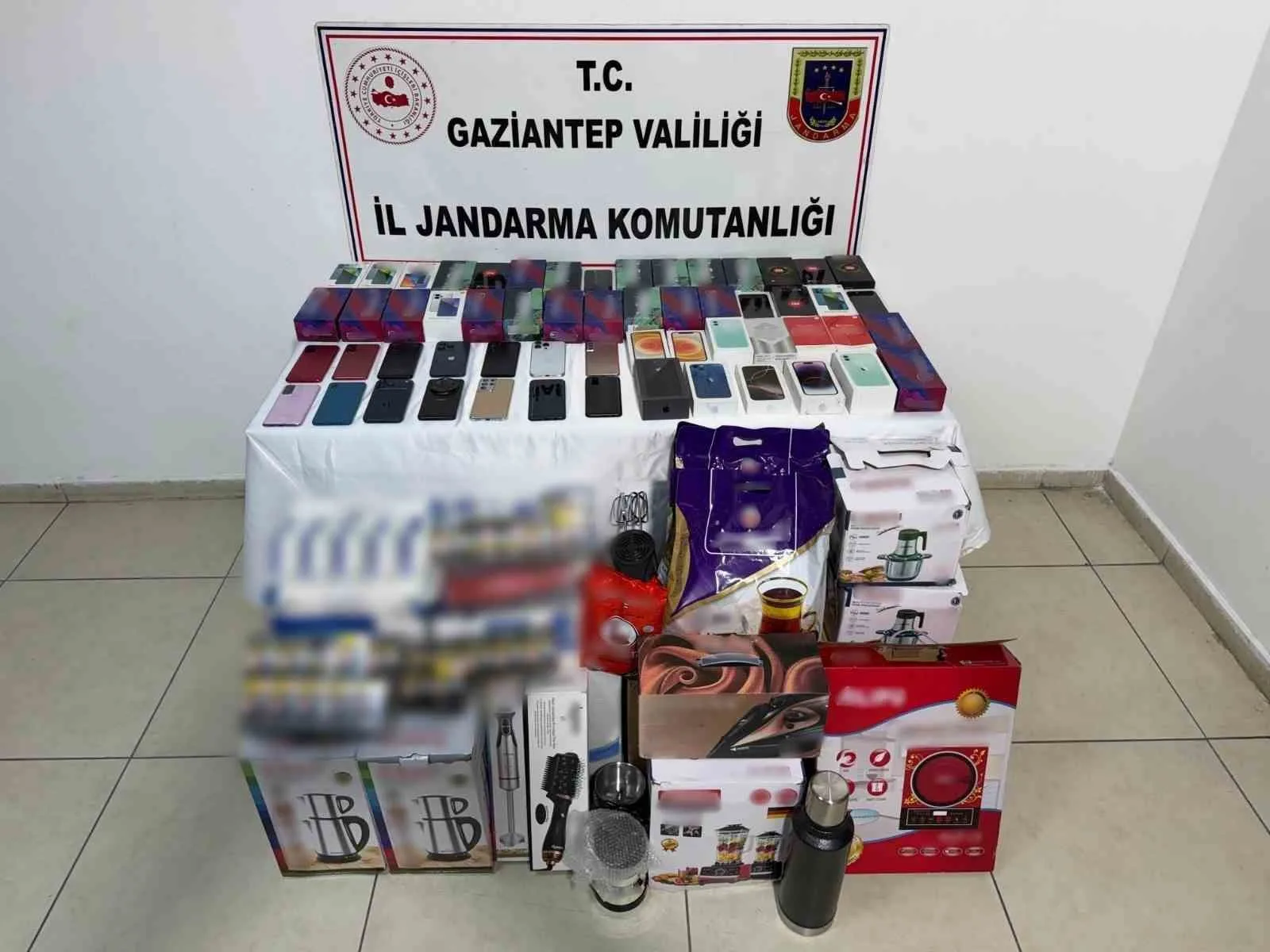 Gaziantep’te 2,8 milyon TL’lik kaçak ürün ele geçirildi