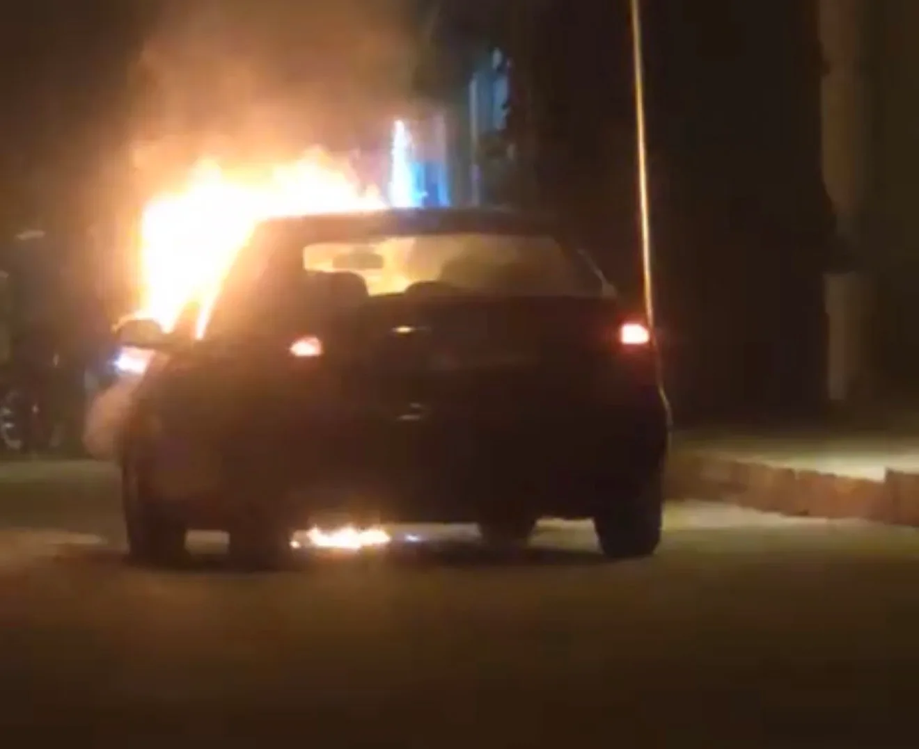 Gaziantep’te seyir halindeki otomobil alev aldı