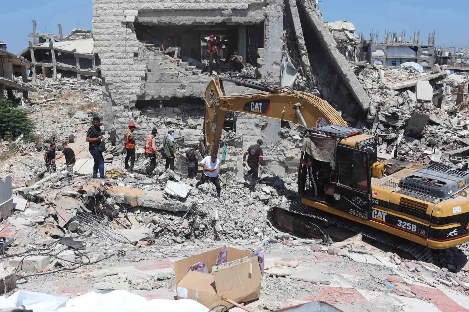 Gazze’de 147 binanın enkazında cenaze arama çalışmaları başlatıldı