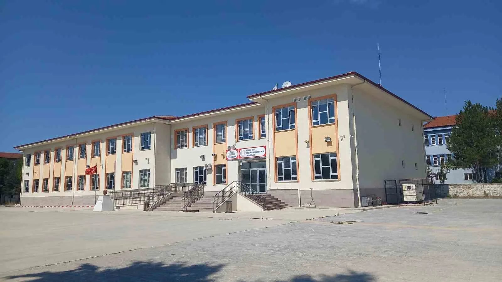 Gediz Yunus Emre MTAL bünyesinde ortaokul bölümü açıldı