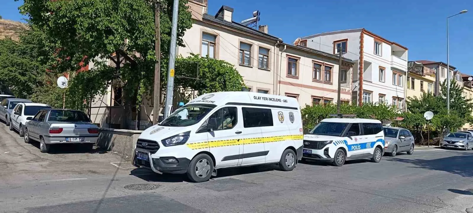 Göğsünden bıçaklanan genç yaralandı