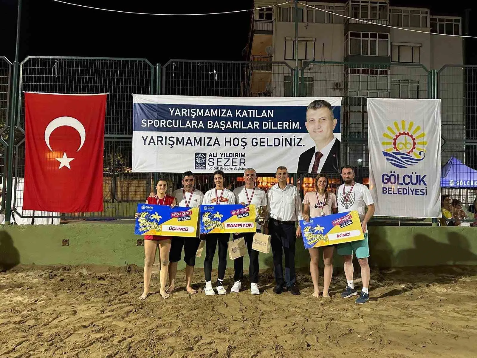 Gölcük’te 304 minik sporcunun plaj voleybolu heyecanı