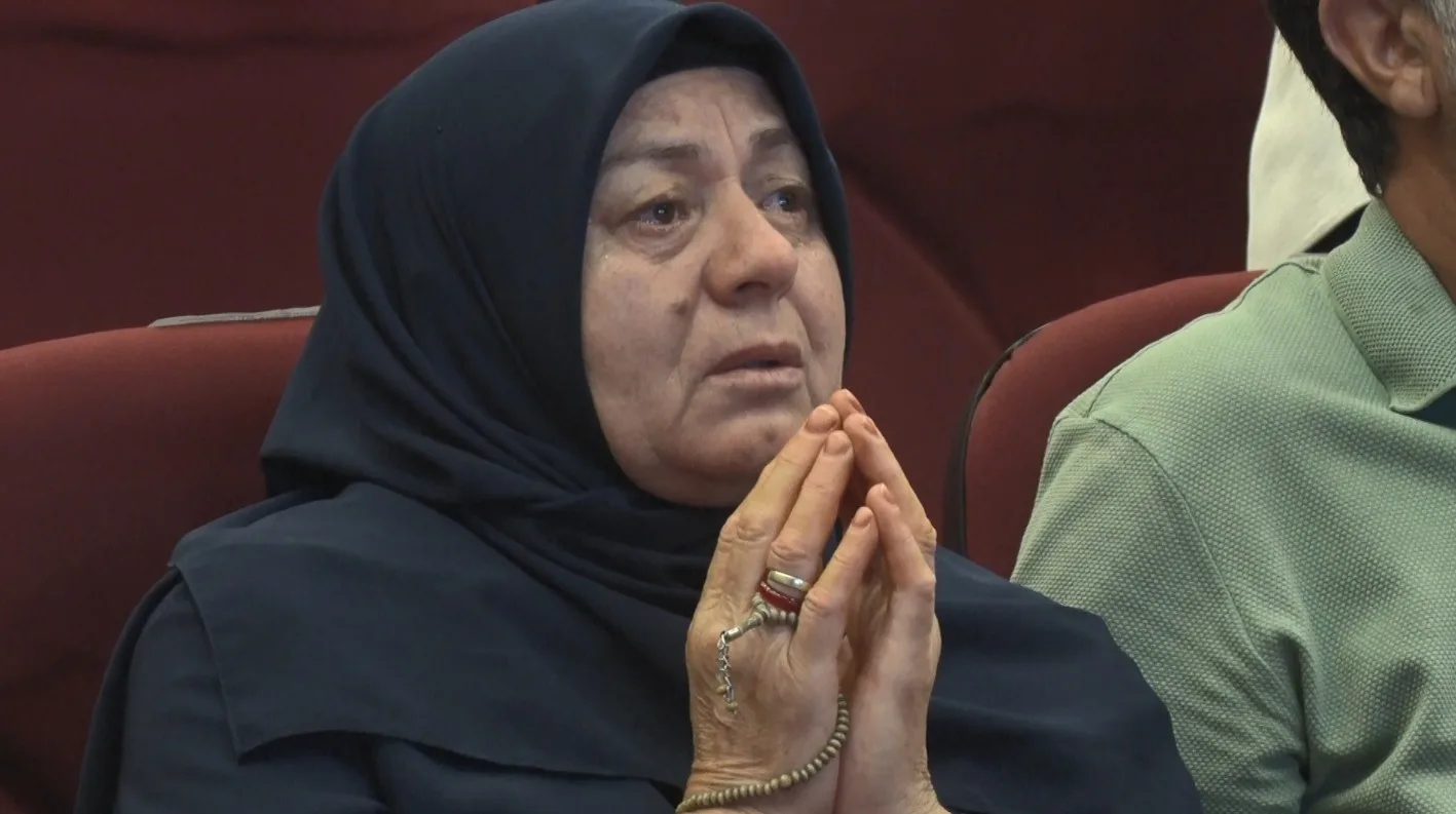 Hac kurasında ismi çıkan hacı adayları sevinçten gözyaşlarını tutamadı
