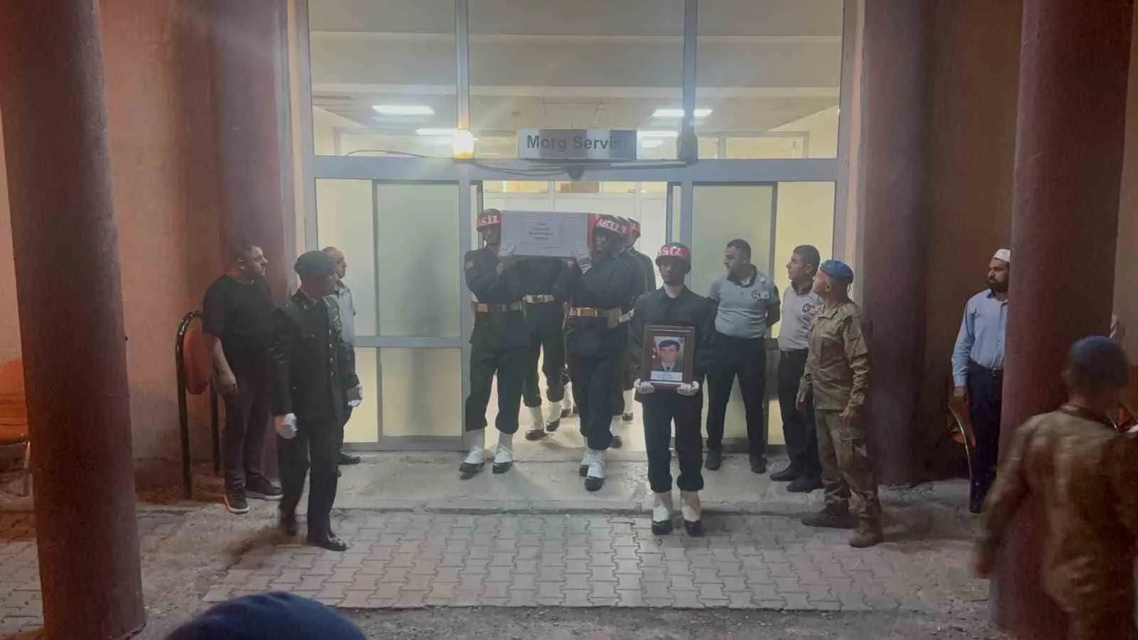 Hakkari’de hayatını kaybeden Yüksel Işık’ın cenazesi askeri törenle Bursa’ya uğurlandı
