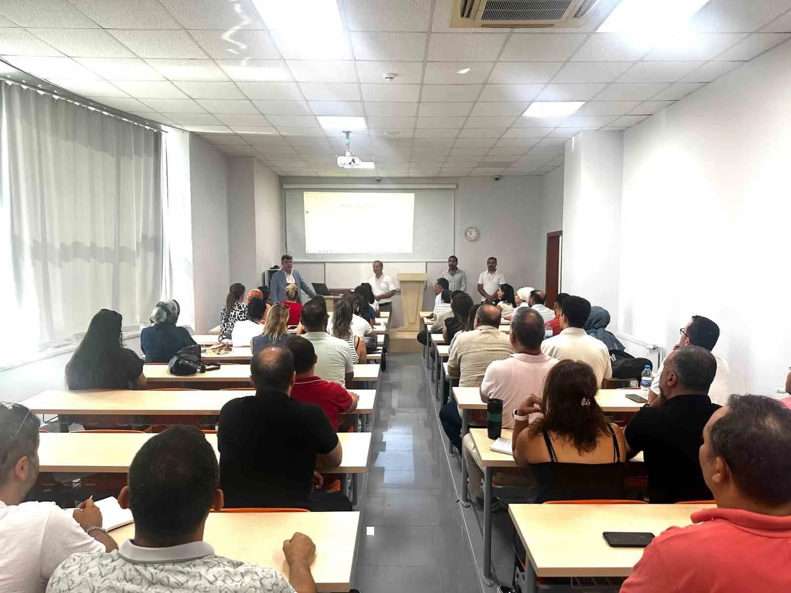 Hatay’da eğitim kurumlarında yöneticilik görevi alacak personele eğitim veriliyor