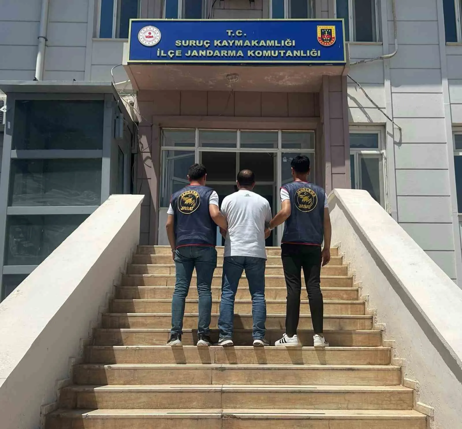 Hırsızlık suçundan aranan şahıs yakalandı