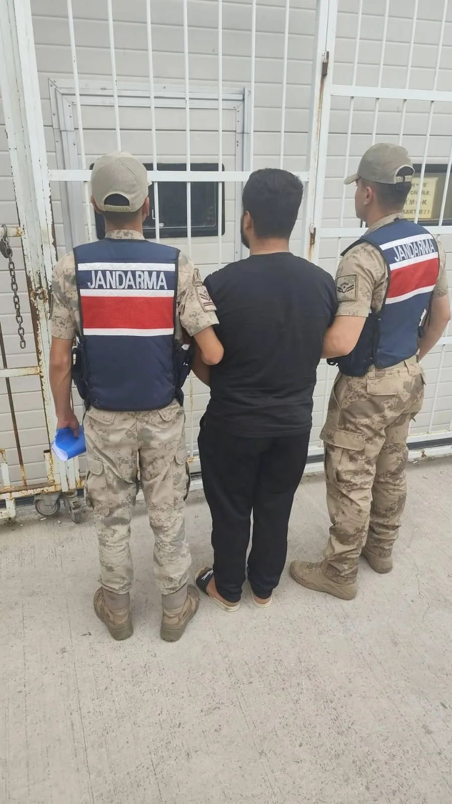 Hırsızlık suçundan aranan şahıs yakalandı