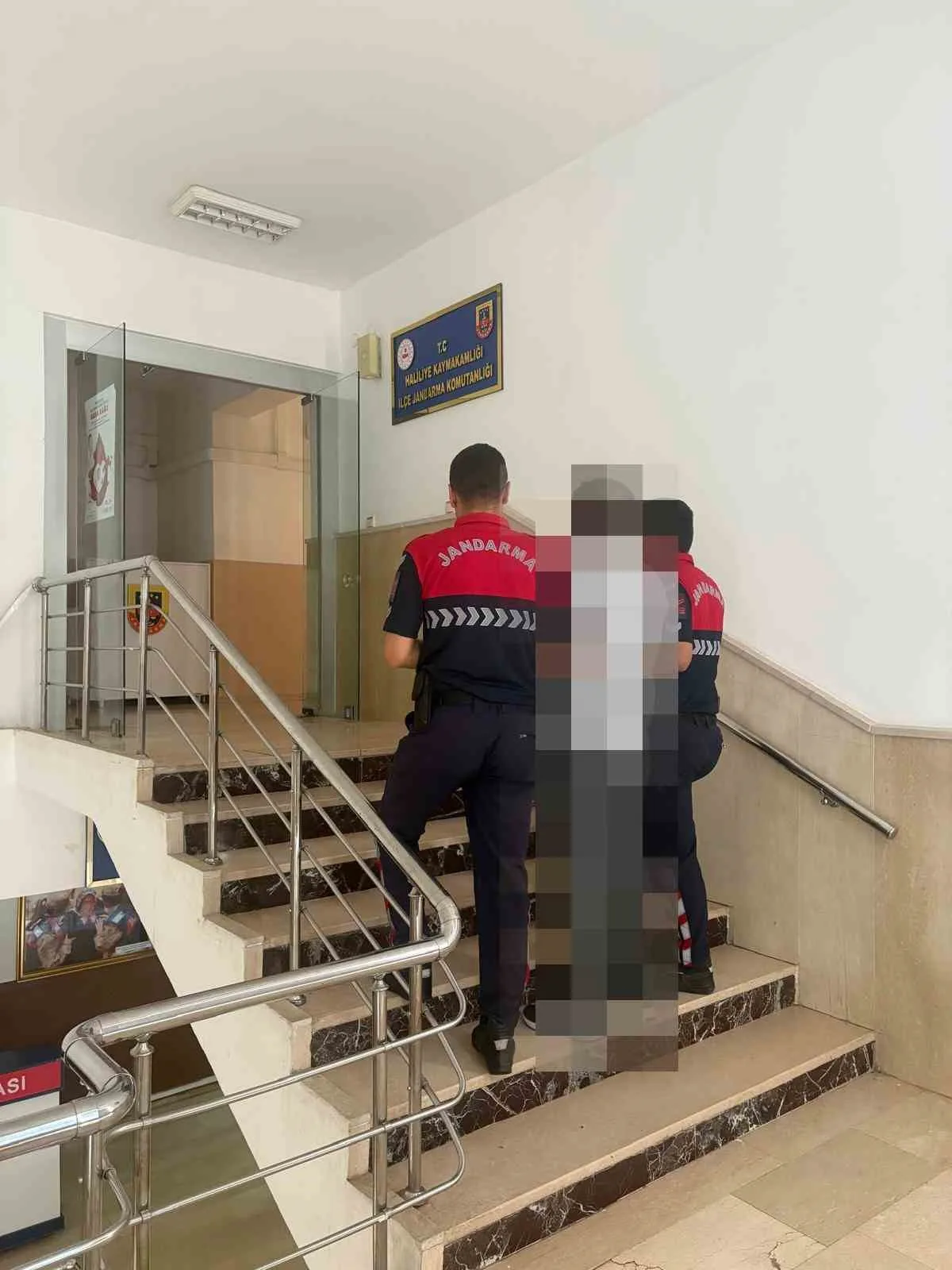 Hırsızlık suçundan aranan şahıs yakalandı