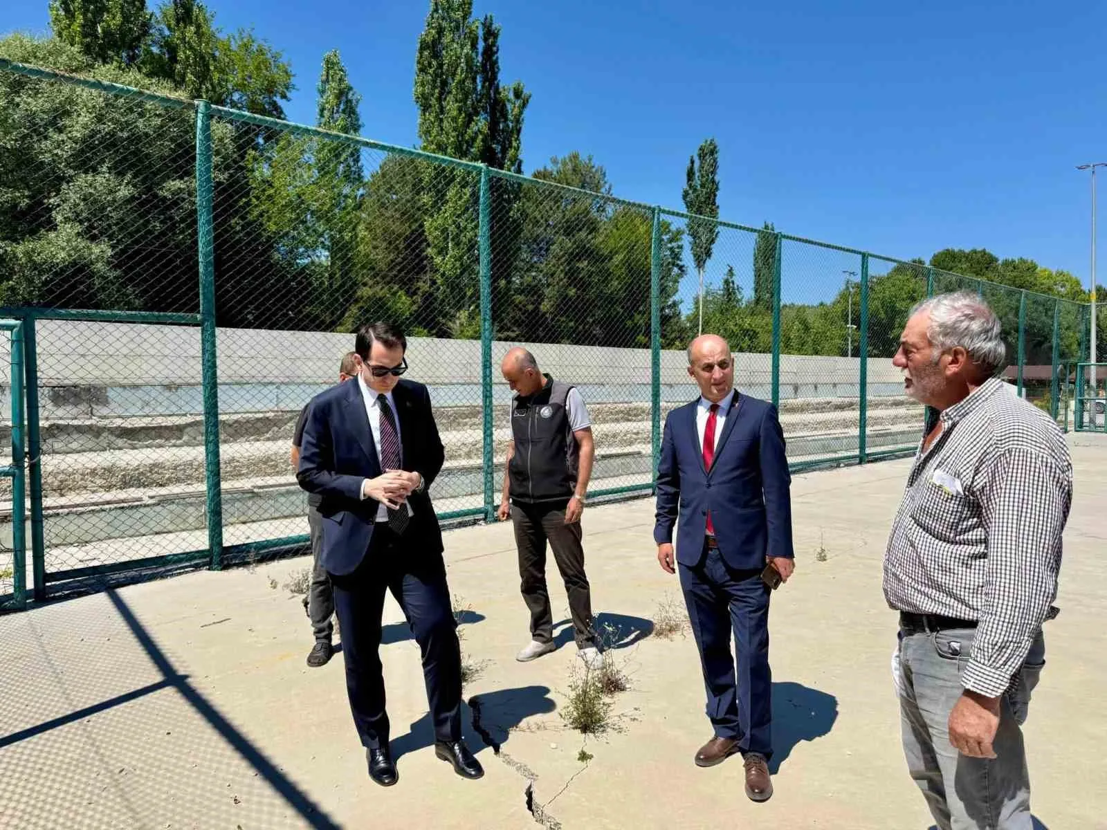 Hisarcık’ta okul spor alanları yenileniyor