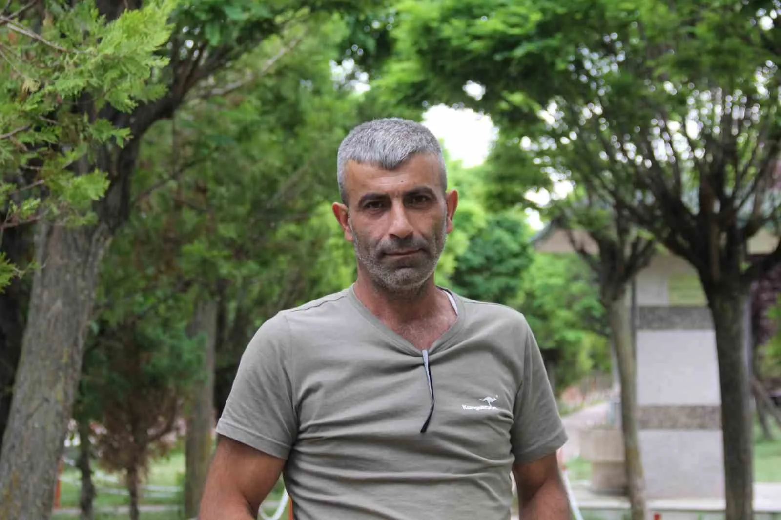 Hollanda’da yaşayan gurbetçi bulduğu Kur’an-ı Kerimleri Müslüman ailelere dağıttı