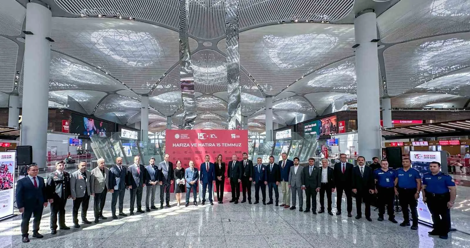 İGA İstanbul Havalimanı, direniş ruhunu ve milli birlik hafızasını geleceğe taşıyor