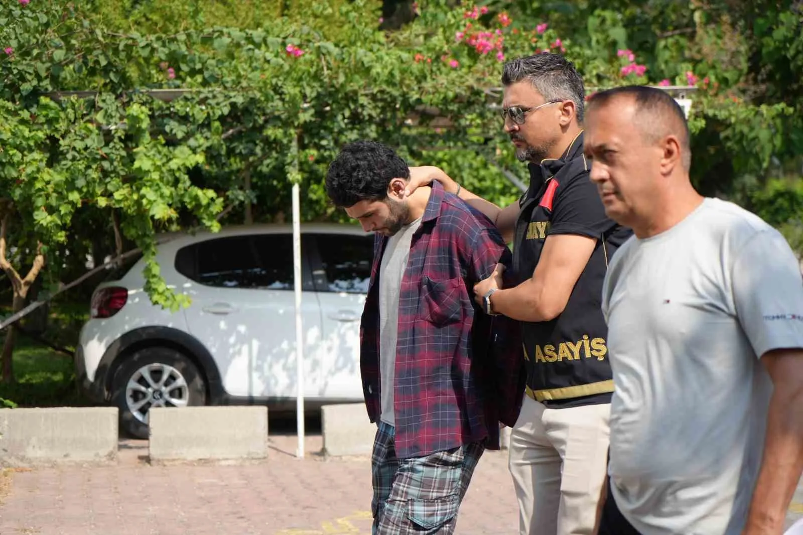 İlişkiye girdiği kadını öldürüp, çantasını aldı müebbet hapis  ve 7 yıl ceza aldı