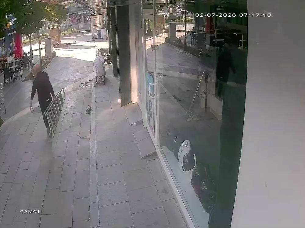 İş yerine girebilmek için çıktığı merdiven sonu oldu