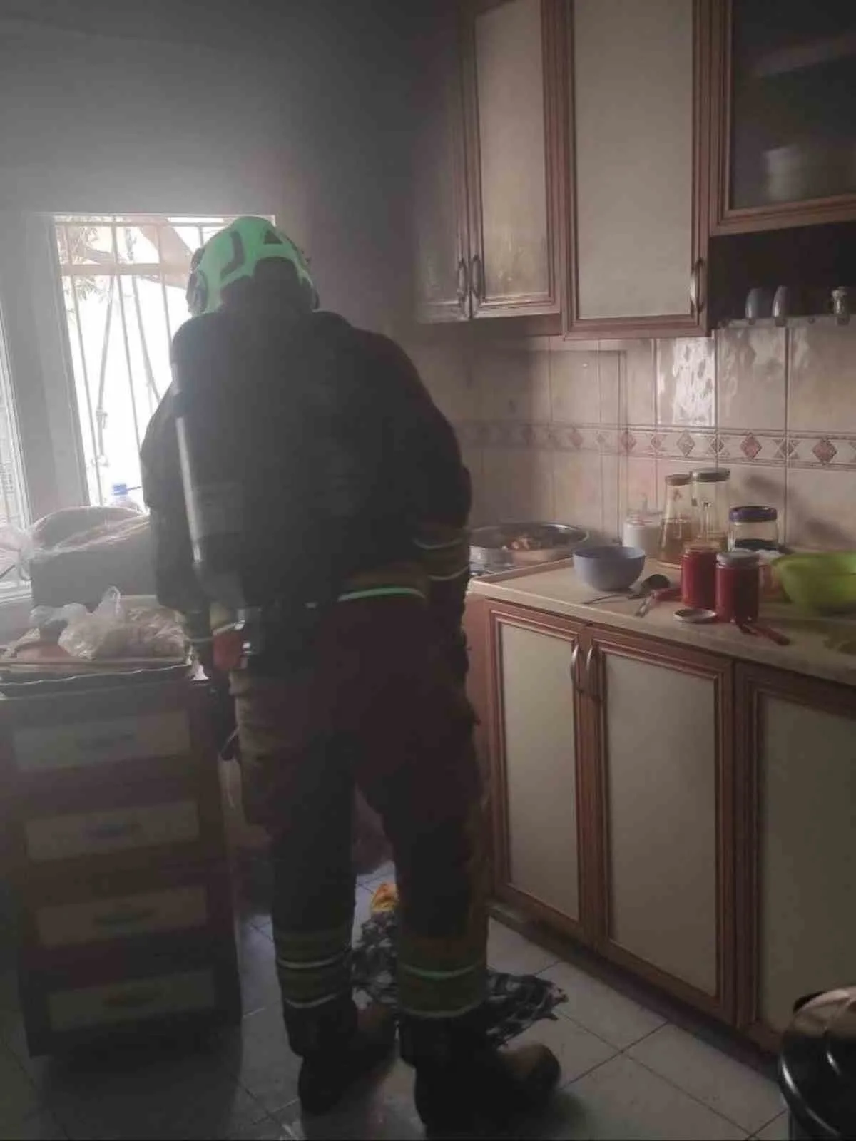 İskenderun’da ocakta unutulan yemek yangına neden oldu
