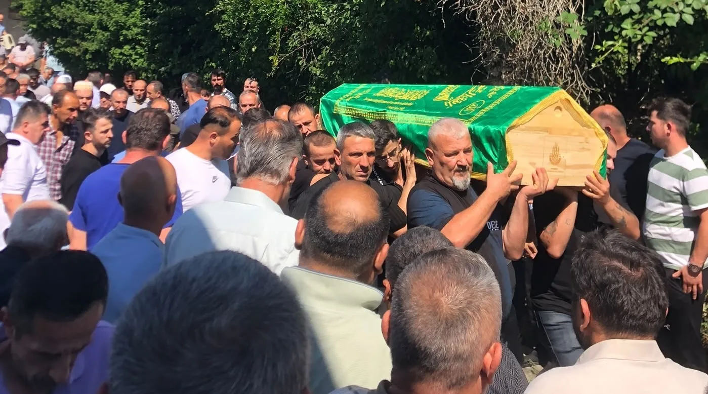 İstanbul’da kazada ölen genç, Zonguldak’ta son yolculuğuna uğurlandı