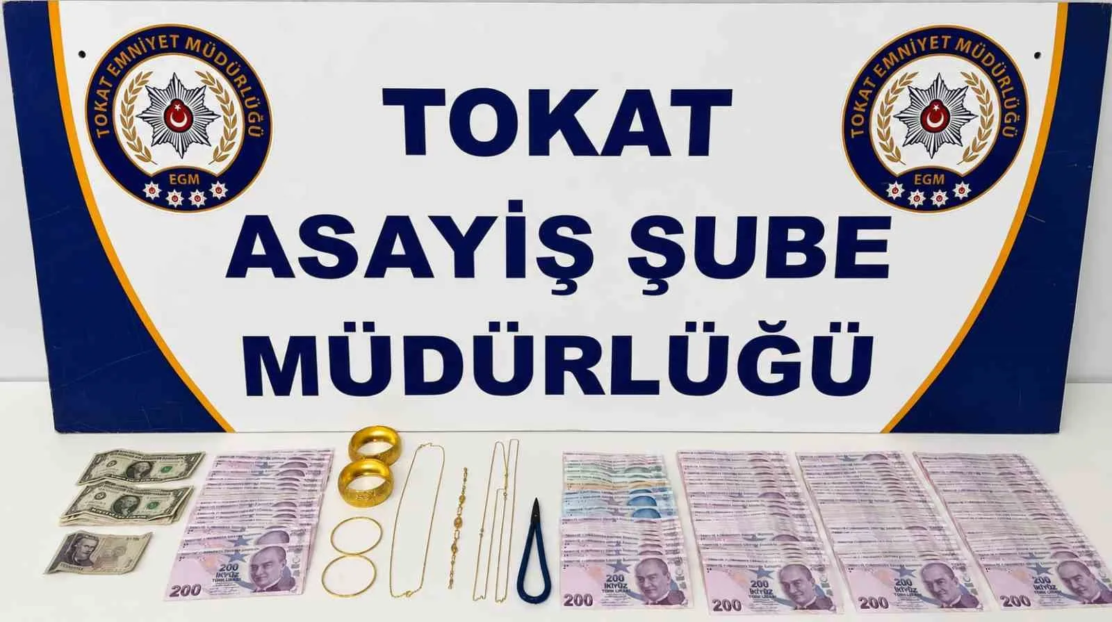 İstanbul’dan temin ettikleri sahte altınları Tokat’ta bozmak isterken yakalandılar