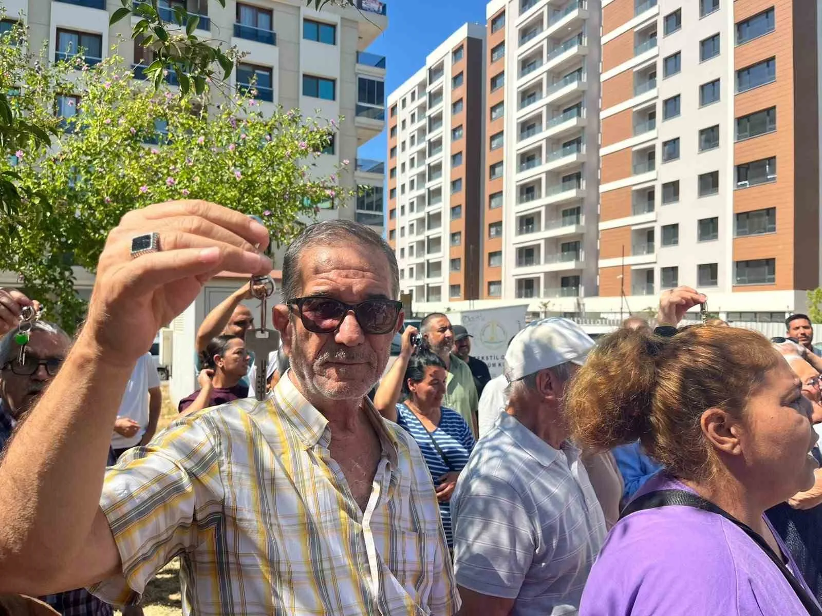 İzmir’de kentsel dönüşüm mağdurlarından ’anahtarlı’ eylem