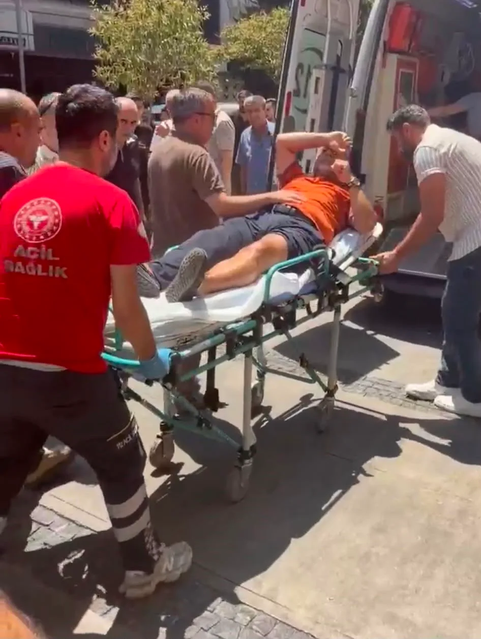 İzmir’de silahlı saldırı: Kaçmaya çalışan saldırganı trafik polisi yakaladı