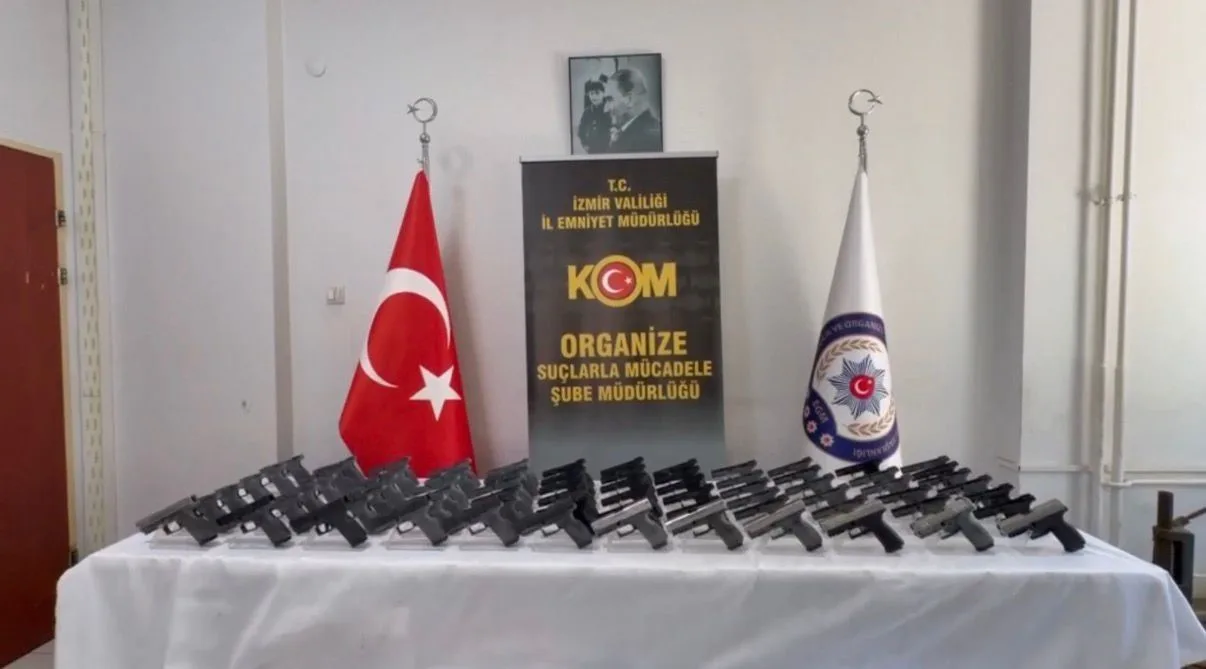 İzmir’de suç örgütlerine yönelik eş zamanlı operasyon: 10 tutuklama
