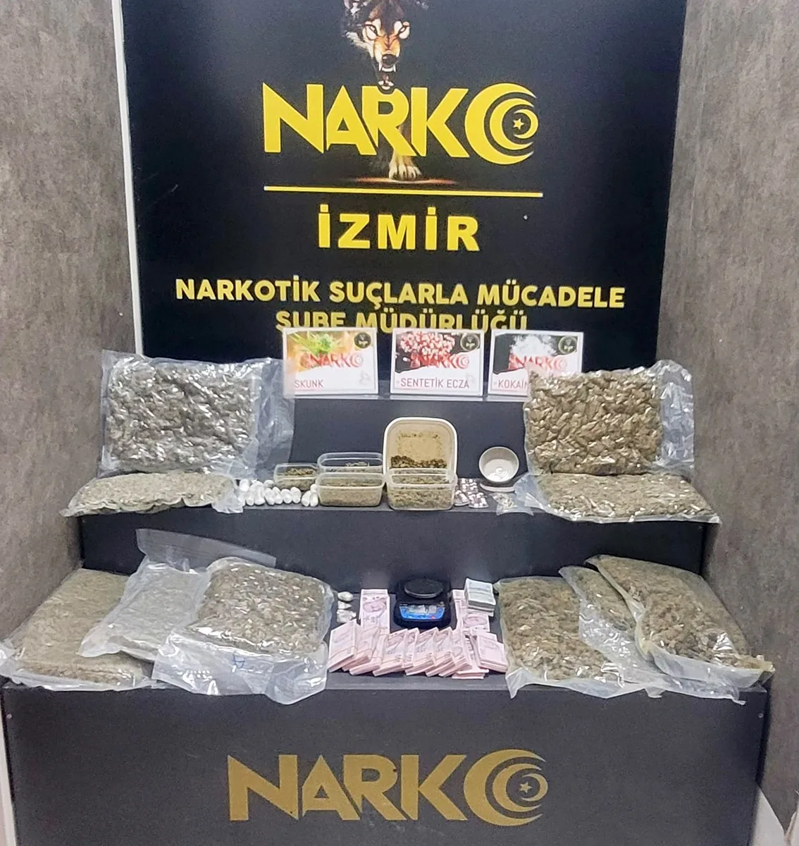 İzmir’de zehir tacirlerine baskın: 11,5 kilo uyuşturucu ele geçirildi
