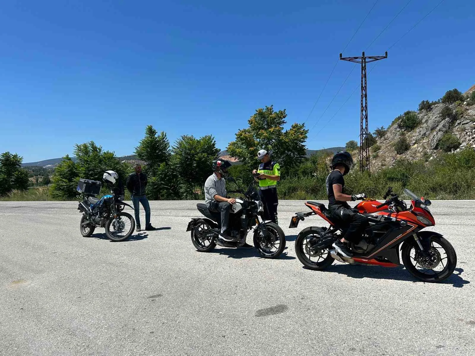 Jandarmadan motosiklet sürücülerine hayati uyarılar