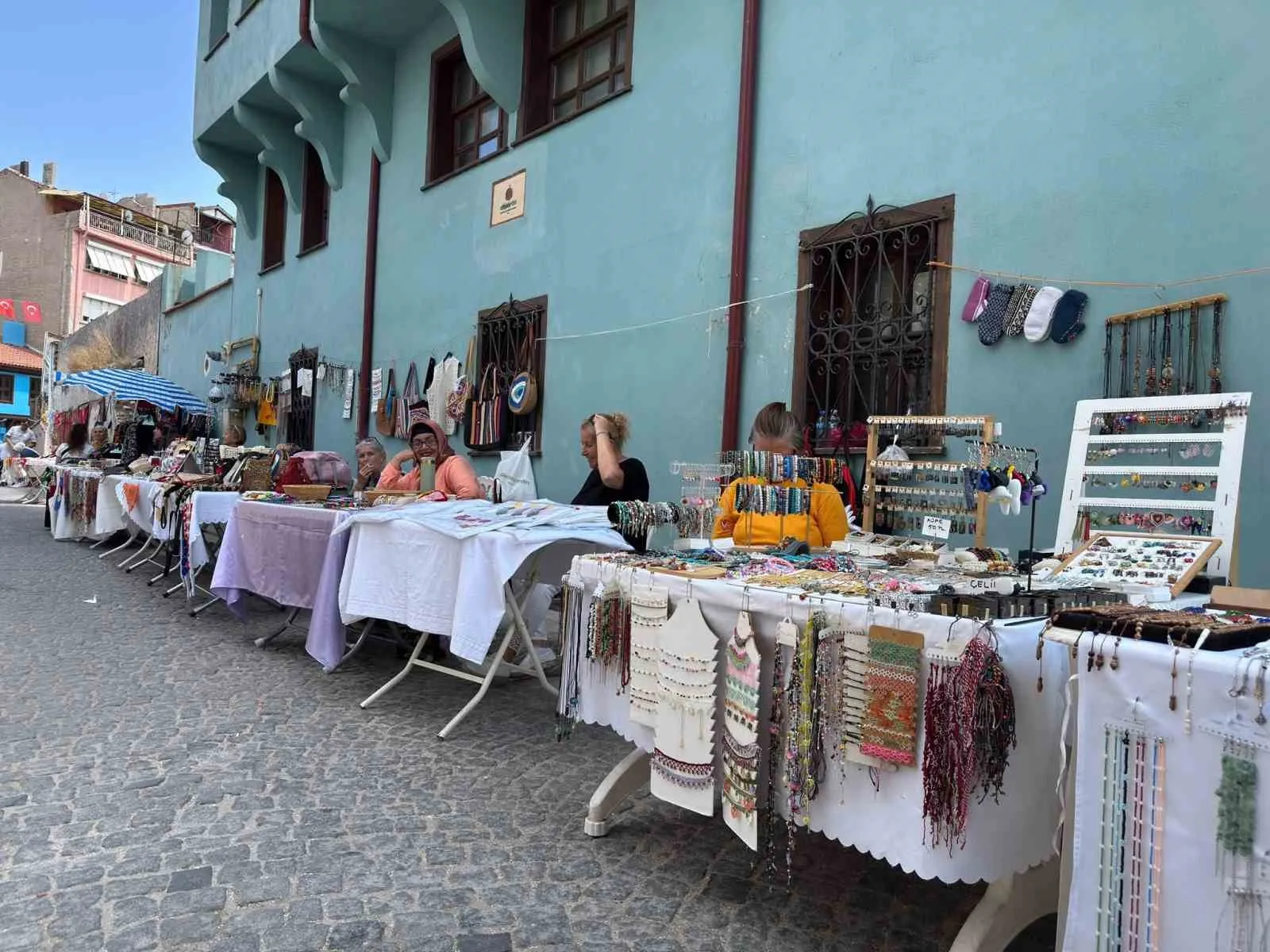 Kadın girişimciler geleneksel zanaatları modern tasarımlarla buluşturuyor