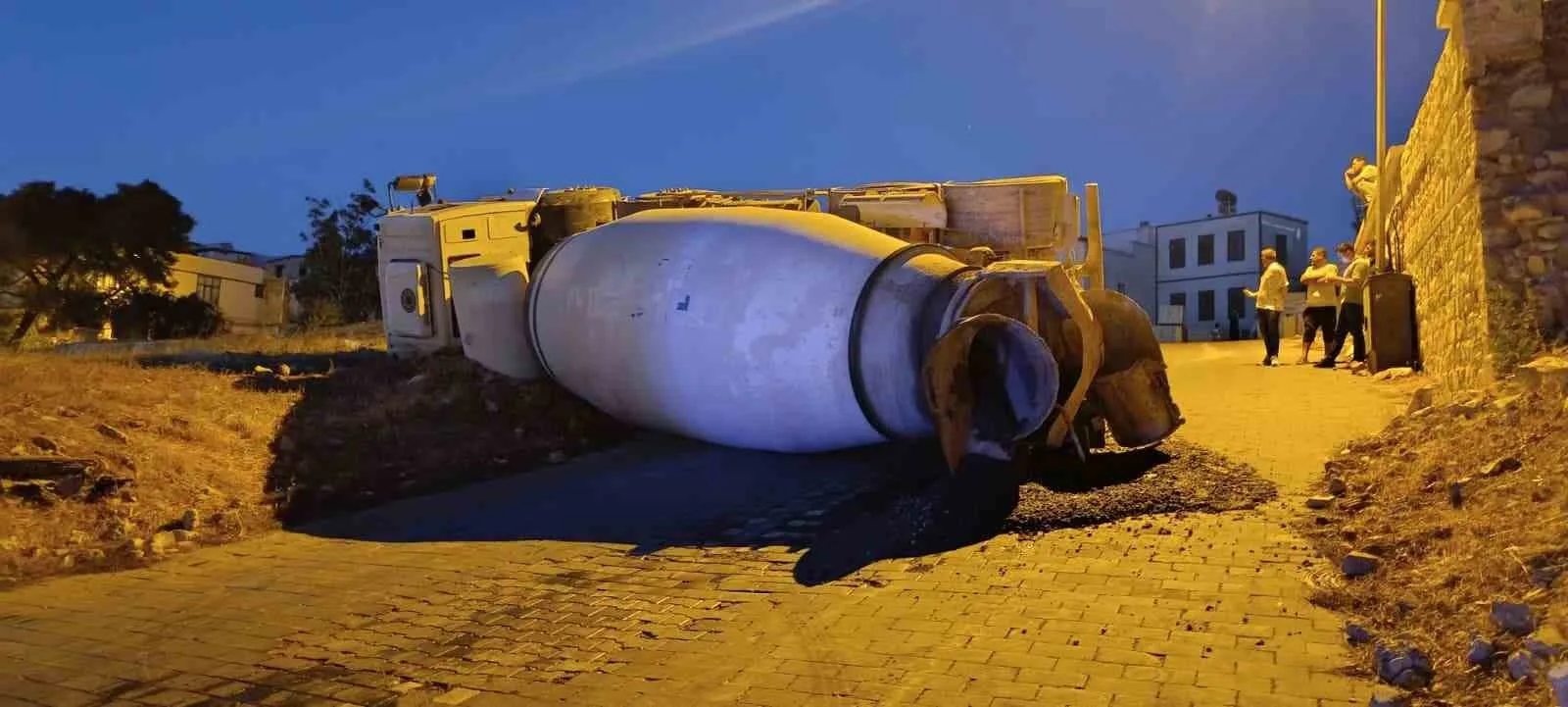 Kahramanmaraş’ta beton mikseri devrildi: 1 yaralı