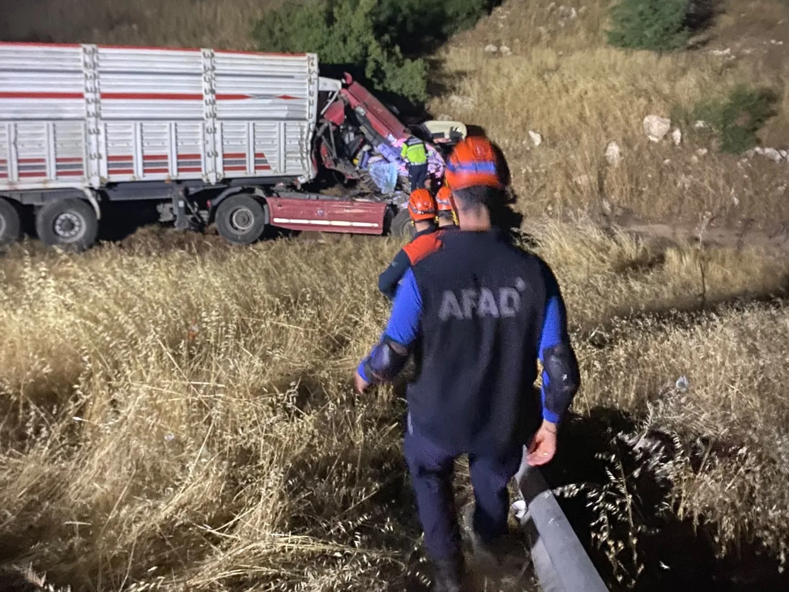 Kahramanmaraş’ta kamyon tıra arkadan çarptı: 1 yaralı