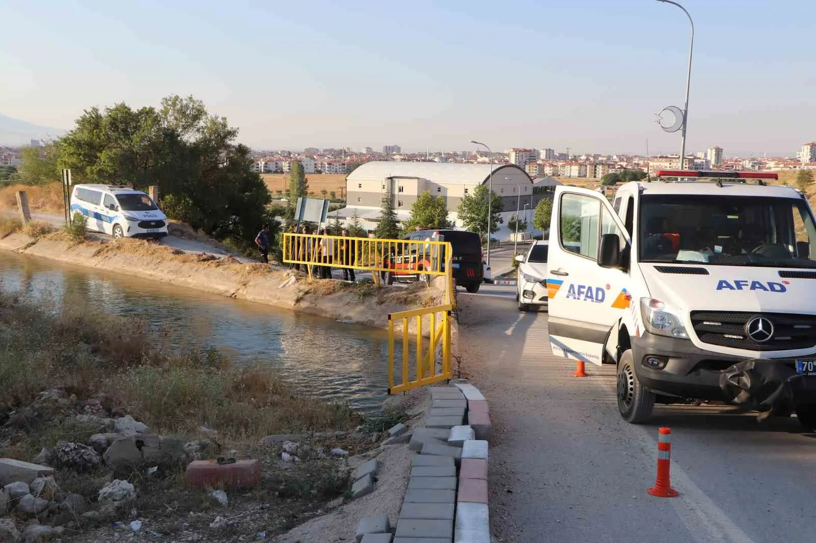 Kanalda akıntıya kapılan 2 çocuğu itfaiye ve AFAD kurtardı