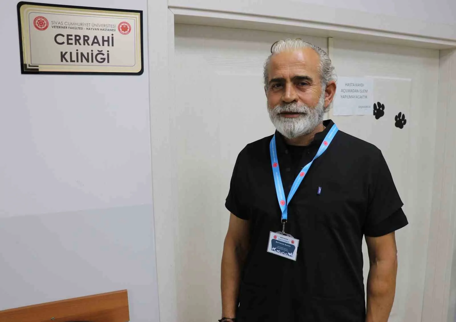 Kangal, çoban gelene kadar kırsalda doğan kuzuya kendi yavrusu gibi sahip çıktı