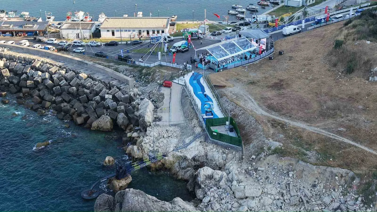 Karadeniz’in hırçın dalgaları Arnavutköy’de enerjiye dönüştü