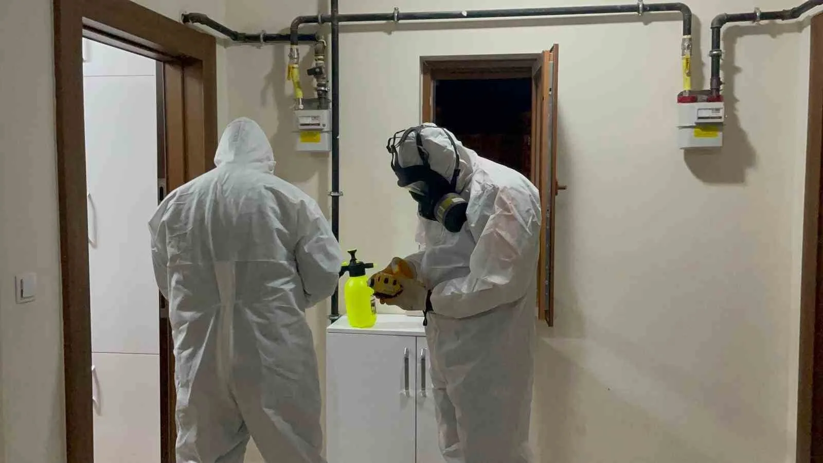 Karaman’da 6 katlı apartmanda böcek ilacı alarmı: Bina sakinleri tahliye edildi