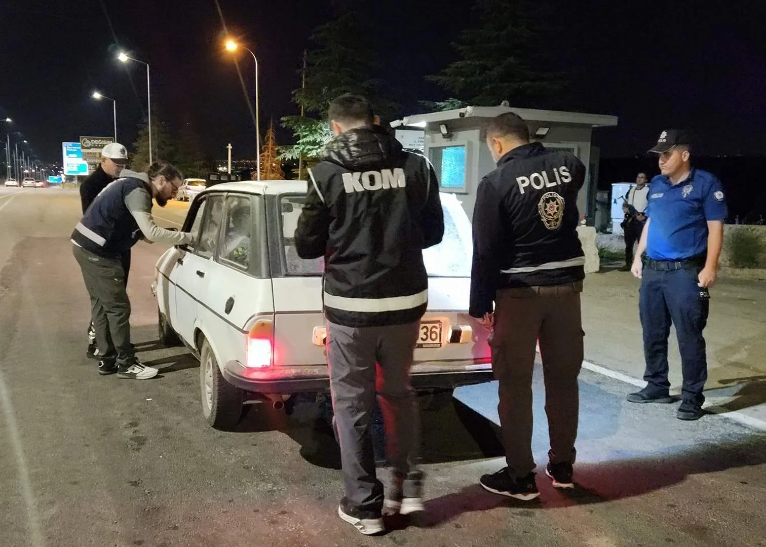 Karaman’da polisin denetimlerinde yakalanan 12 kişi tutuklandı
