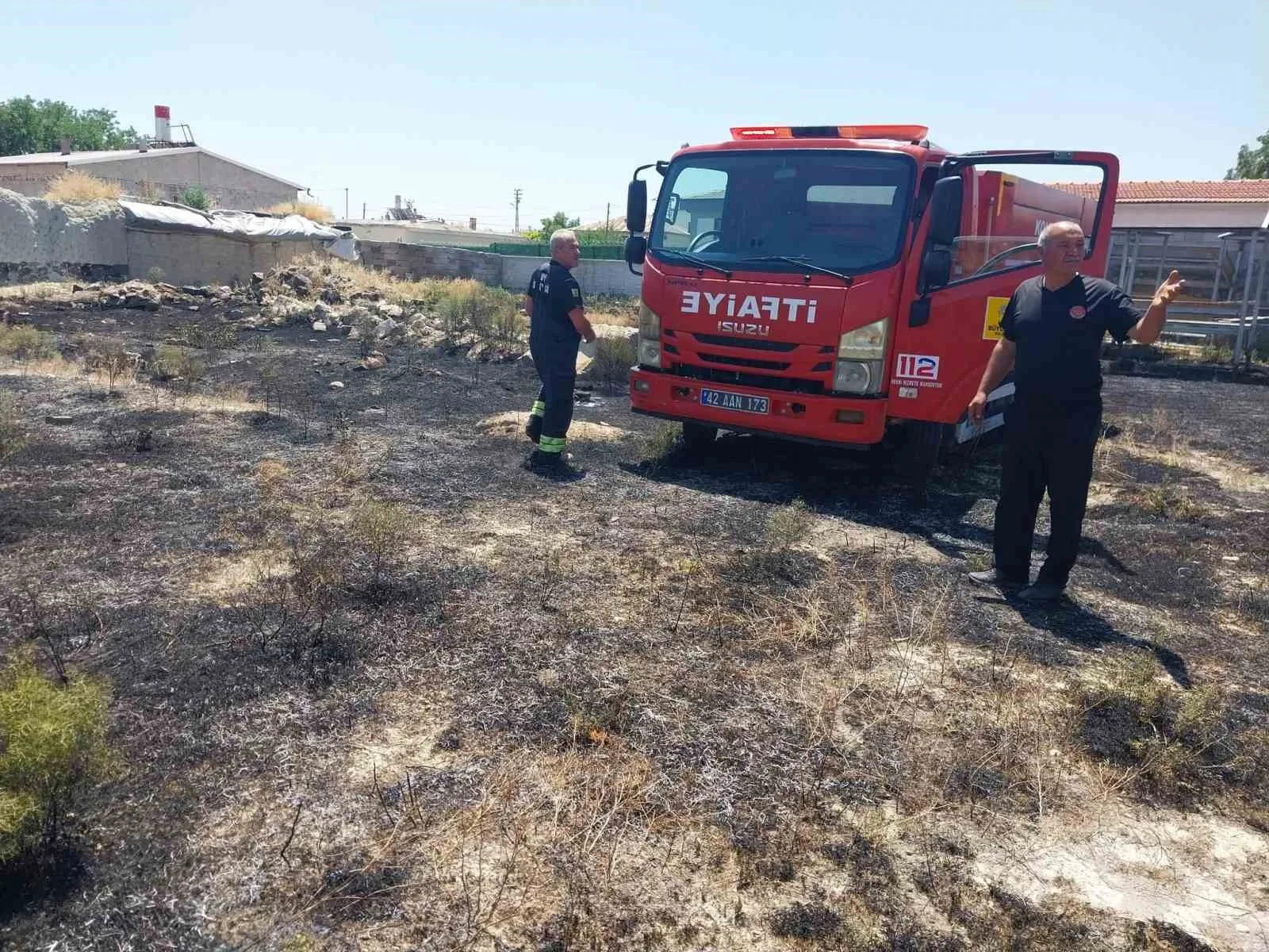 Karapınar’da ot yangını paniğe neden oldu