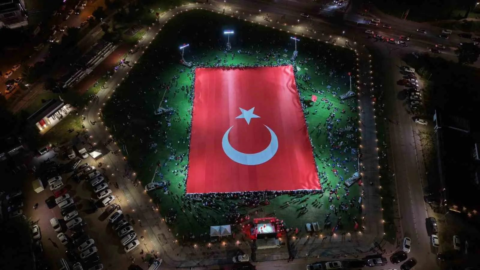 Kayseri’de dünyanın en büyük Türk bayrağı açıldı