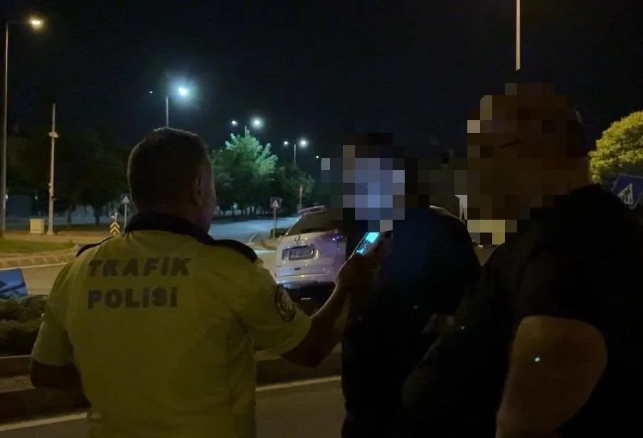 Kaza yapan sürücü yerine başkasını getirdi, kamera oyunu bozdu