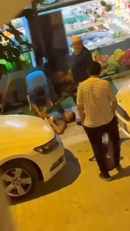 Küçükçekmece’de hamile eşine tatlı almaya çıkan adama bıçaklı dehşet