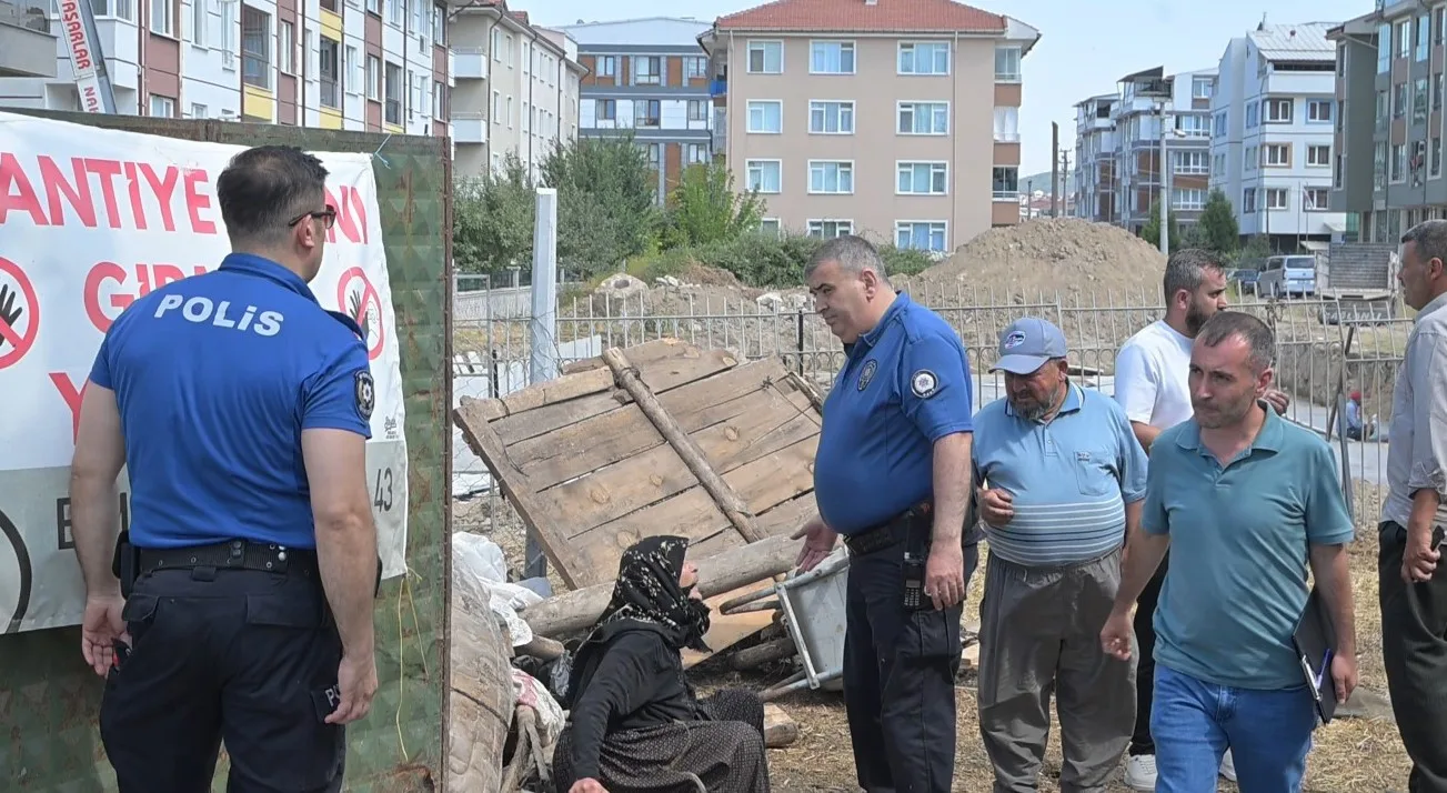 Kütahya’da tahliye gerginliği, 84 yaşındaki kadın ve oğlu ekiplere direndi