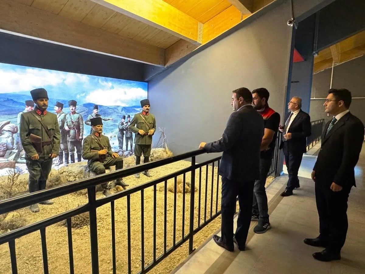 Kütahya Valisi Işın, Dumlupınar Şehitliği ve Diorama Müzesi’nde incelemelerde bulundu