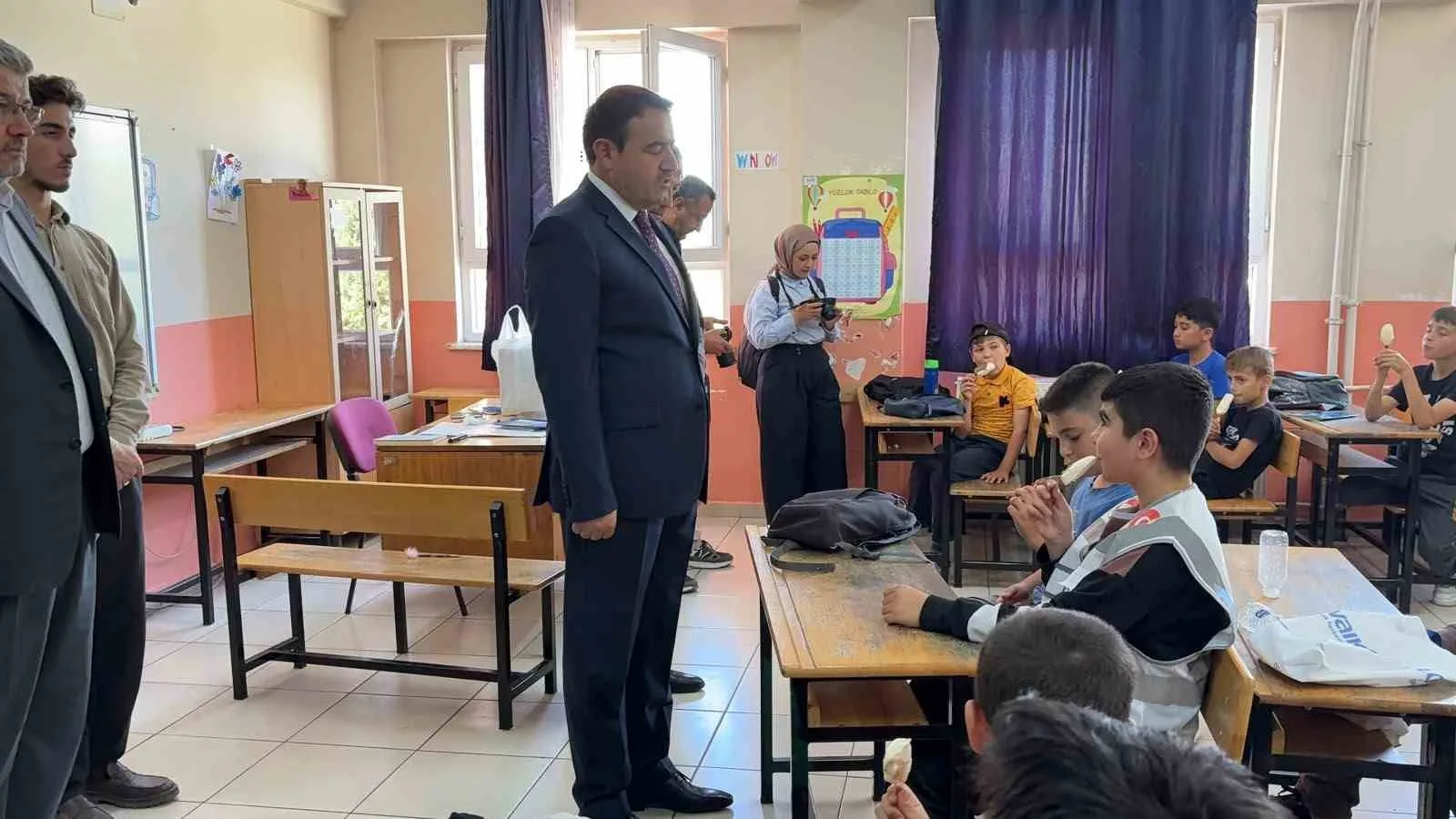 Kütahya Valisi Işın, Yaz Kur’an Kursu öğrencilerinin dondurma çağrısına kayıtsız kalmadı