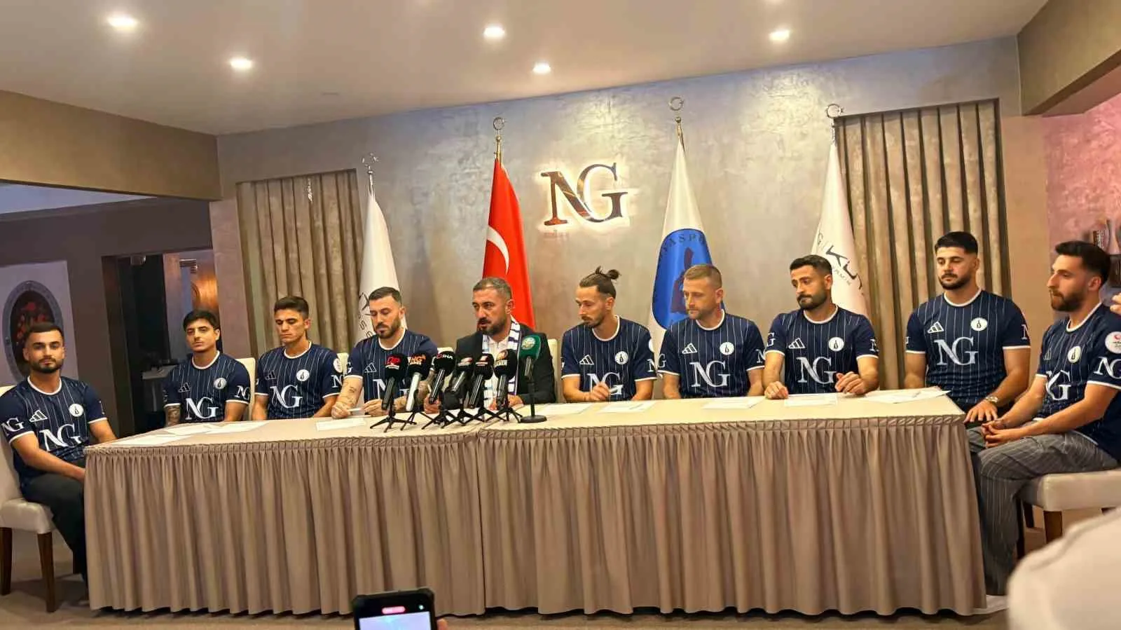 Kütahyaspor 9 futbolcuyla sözleşme imzaladı