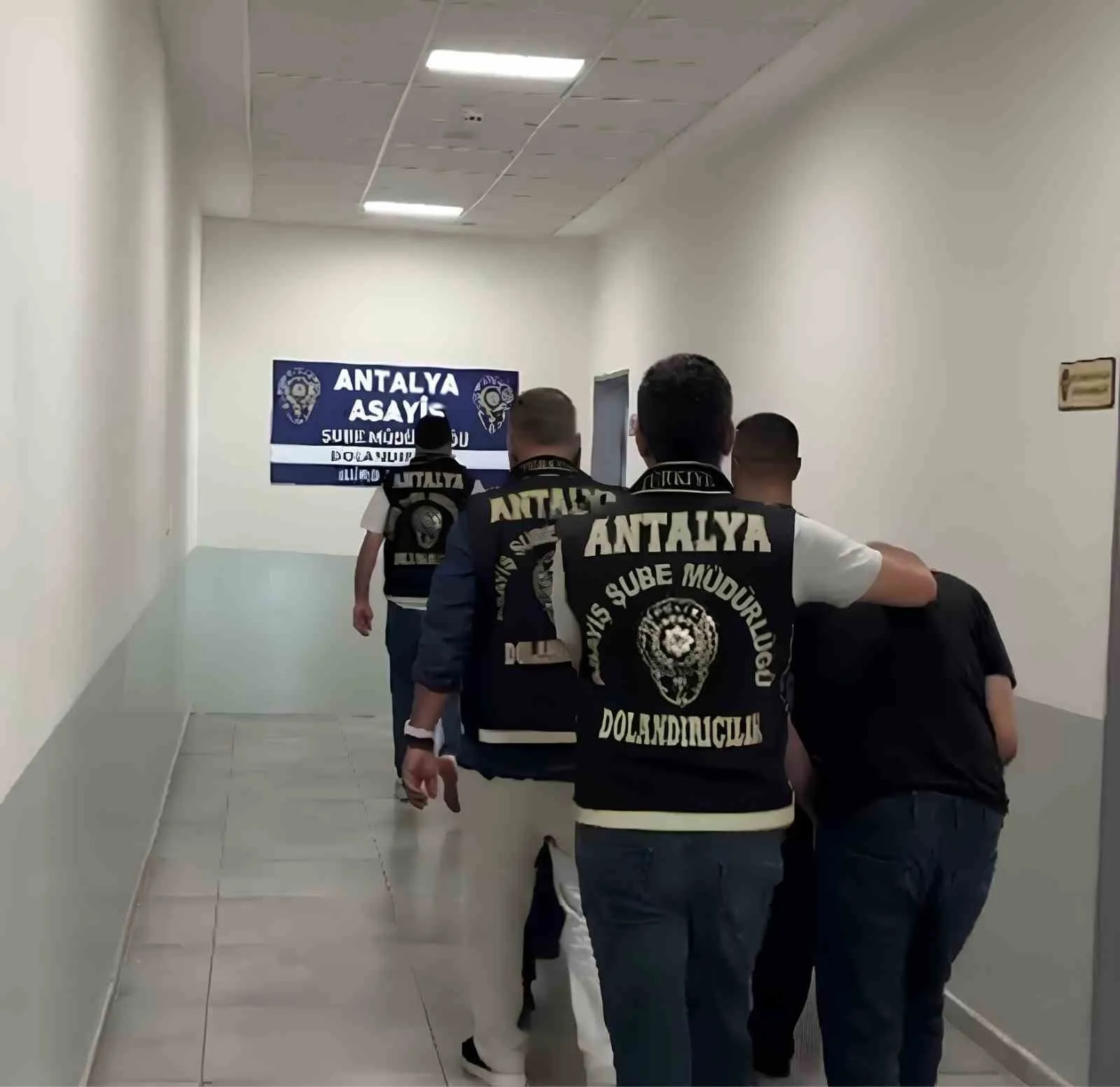 Kuyumculara sahte altın diş satan şüphelilere, polisten ’Gülen yüz’ operasyonu
