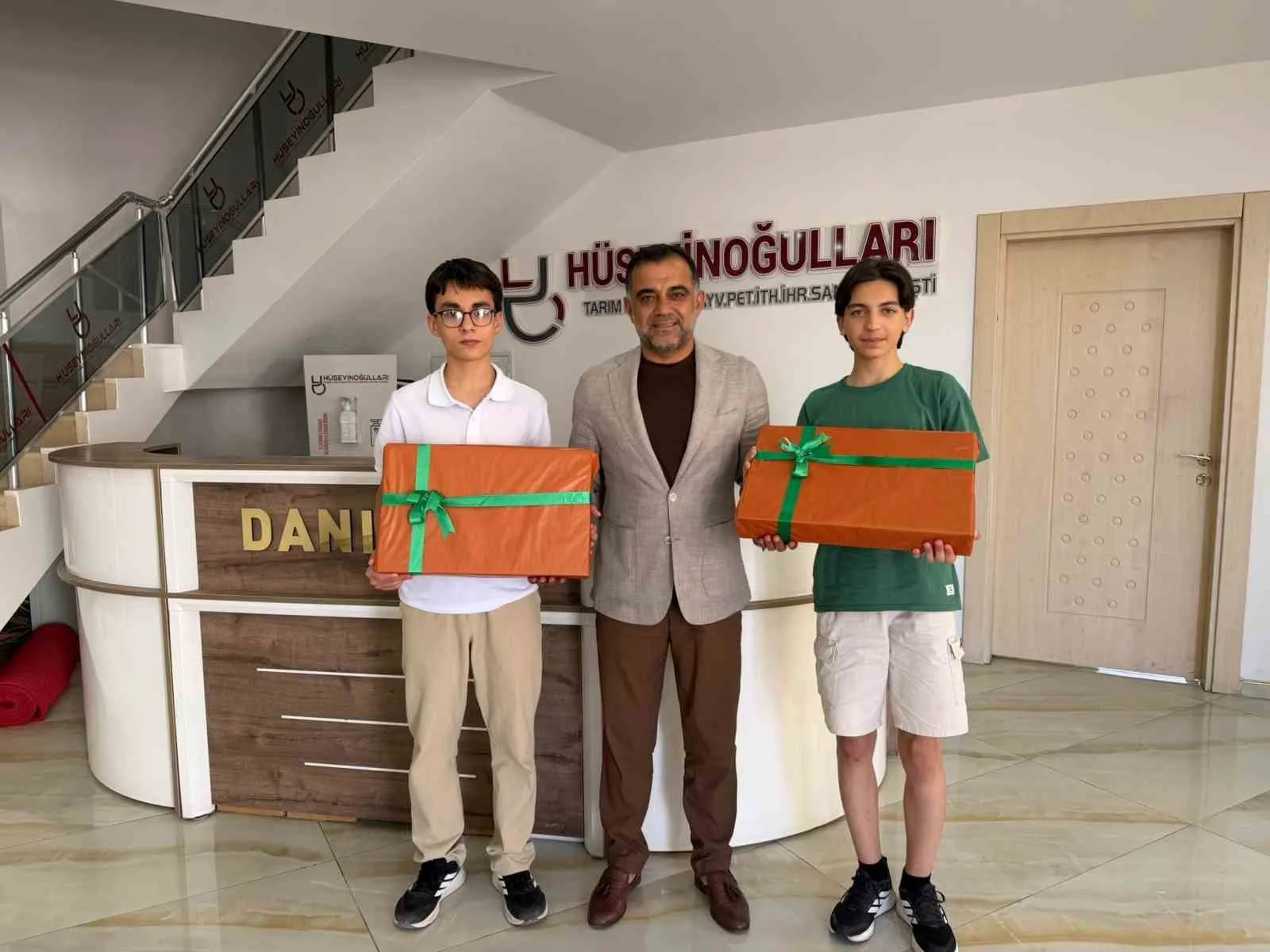 LGS Türkiye birincilerine Veysi Duyan’dan dizüstü bilgisayar