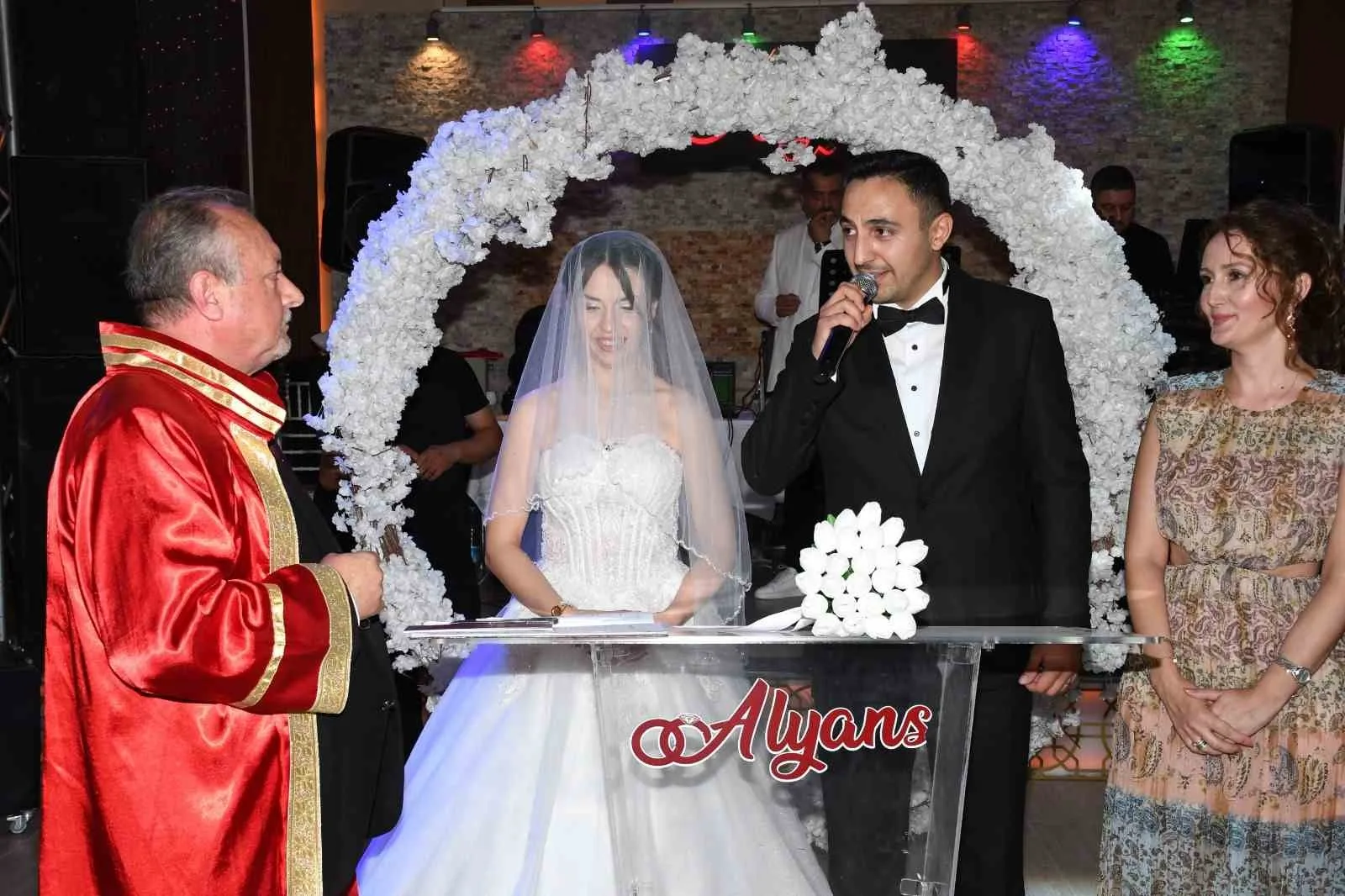Manisa’da düğüne damga vuran nikah mizanseni