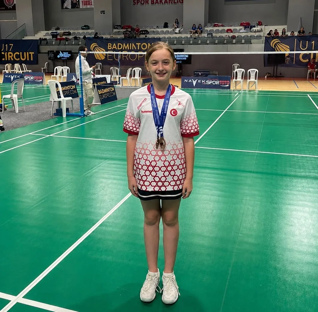 Manisalı badmintonculardan uluslararası turnuvada iki bronz madalya