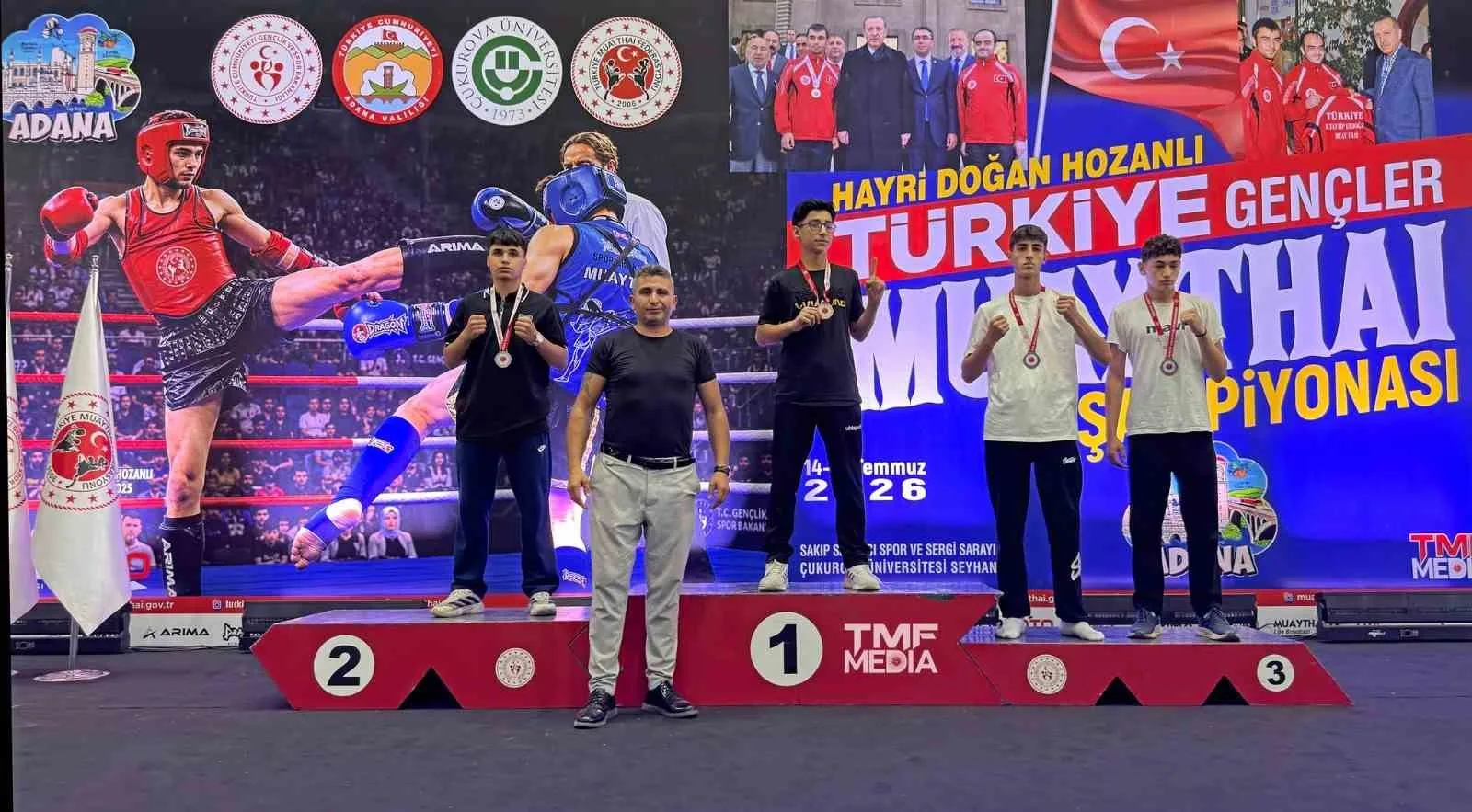 Manisalı muaythaiciler Türkiye kürsüsüne çıktı